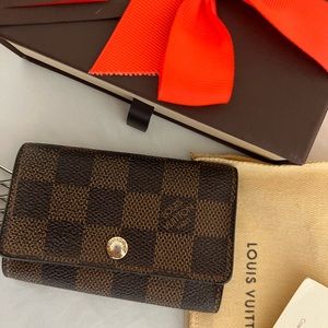 💰SALE💰Authentic Louis Vuitton 6 ring key holder